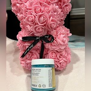 TRULY Moonrocks Exfoliating Scrub